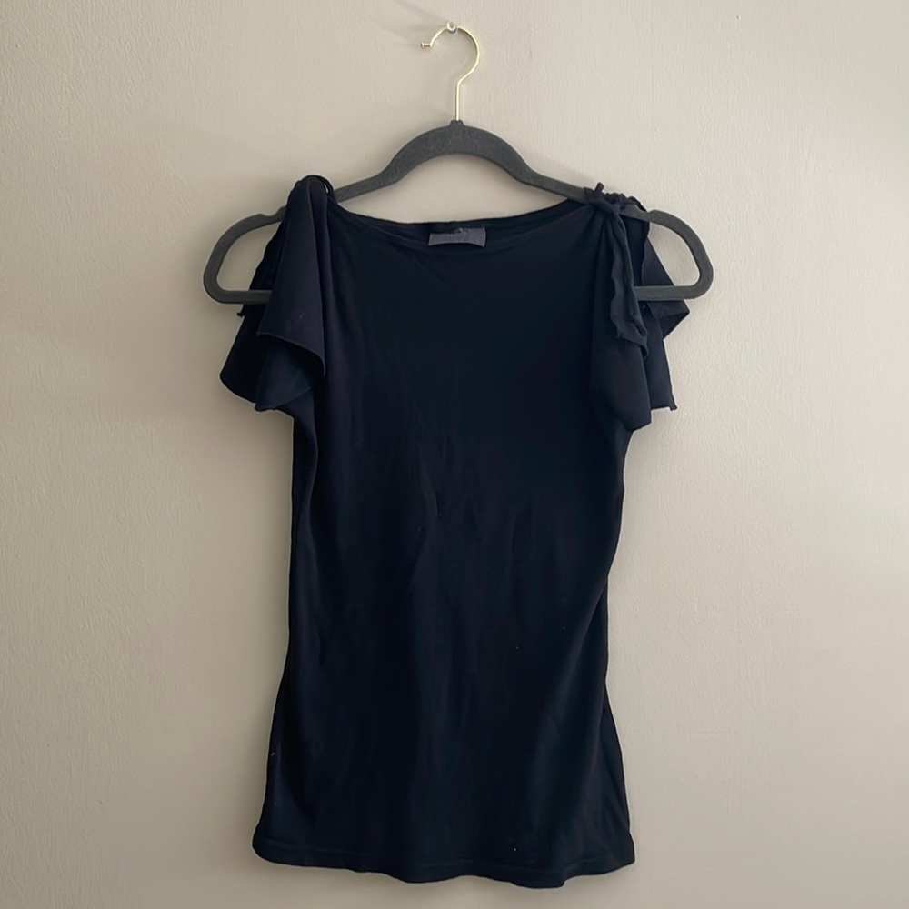 Stretchy black top